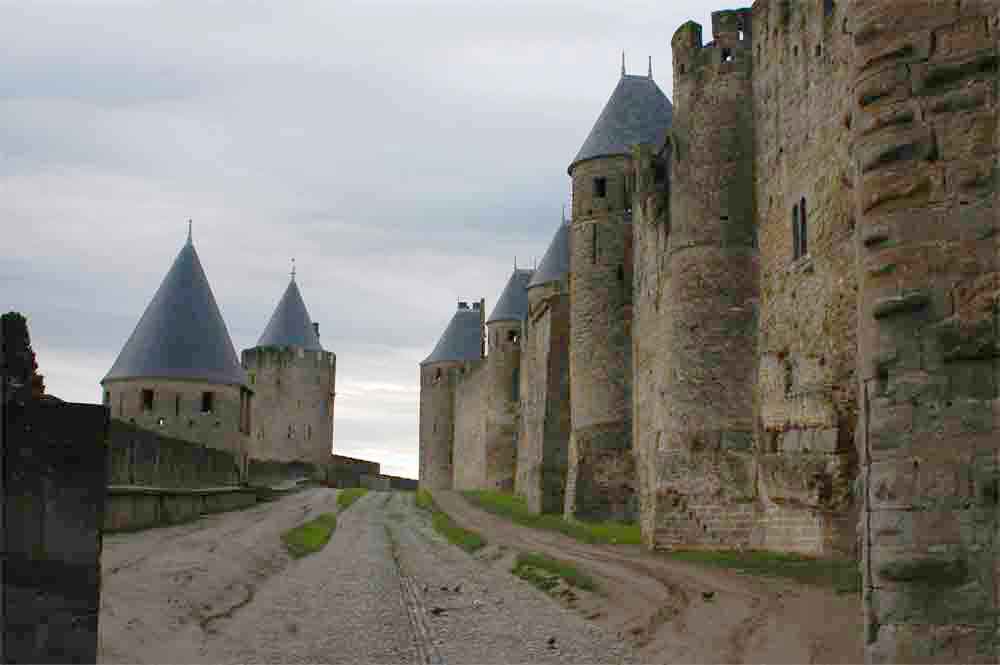 Francia - Carcassonne 09 - La Cité - muralla exterior.jpg